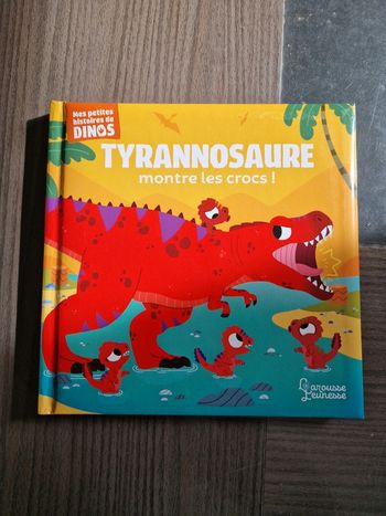 Tyrannosaure montre les crocs