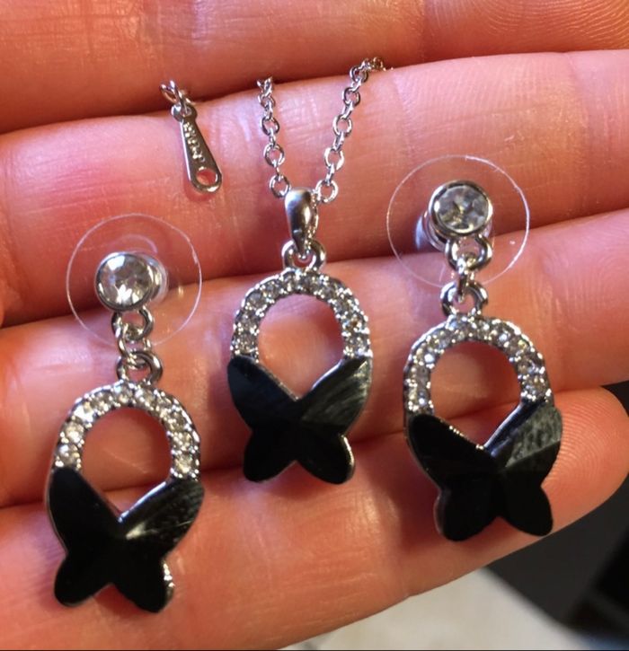 Ensembles Parure Papillon Posé Ornés D’un Cristal Noire et Cristaux Transparent Plaque Or Blanc Rhodium poinçon - photo numéro 8