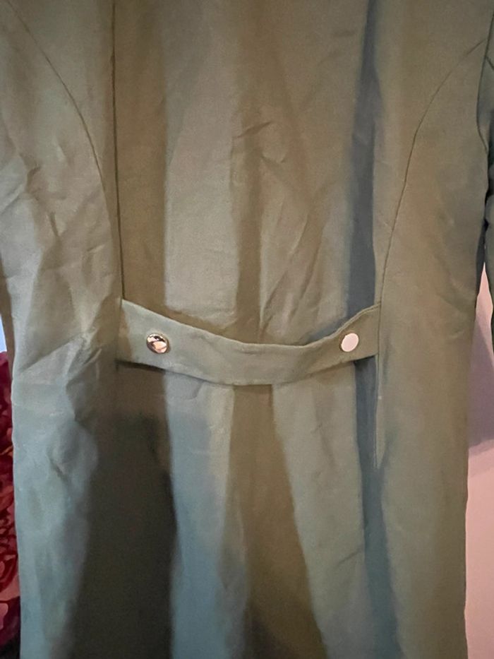 Robe kaki avec bouton or trendyol - photo numéro 4