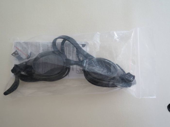 Lunettes de Piscine Neuve - photo numéro 5