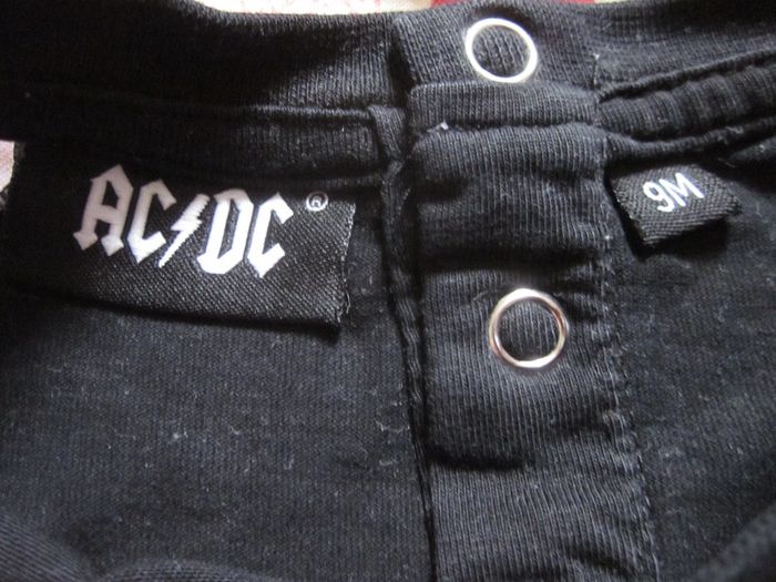 T-Shirt manches longues noir et blanc AC/DC 9 mois - photo numéro 3