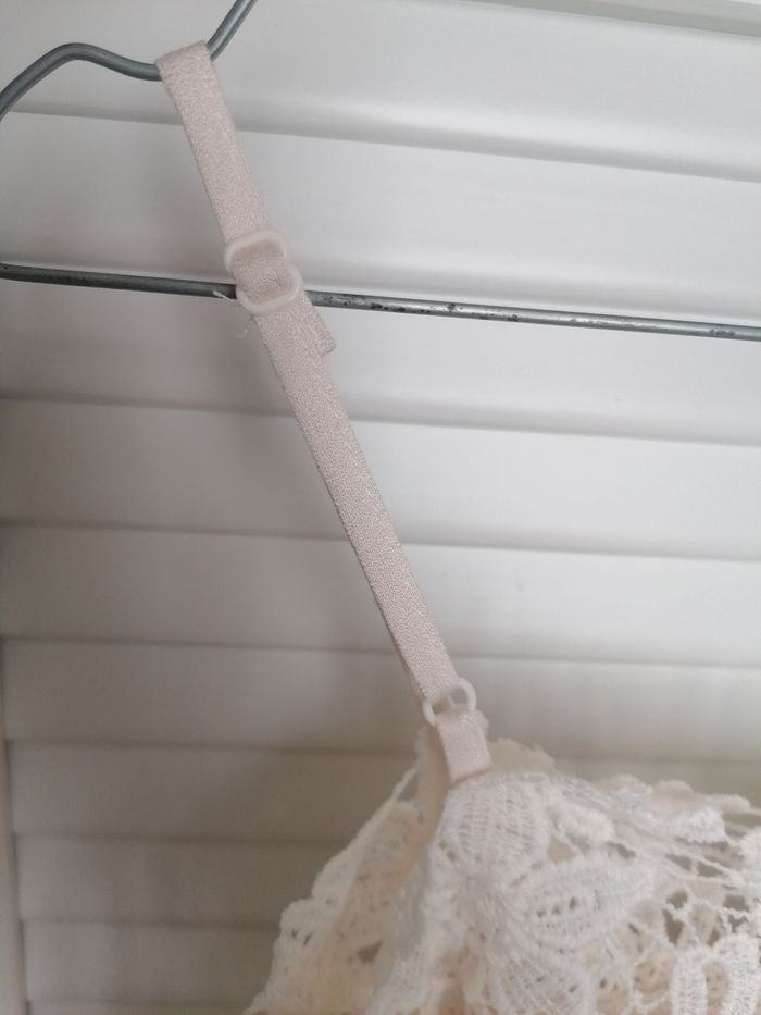 Belle blouse dentelle - photo numéro 3