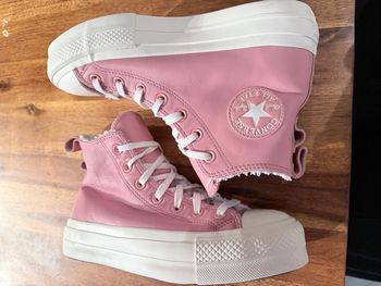 Converse rose en cuir fourrée 