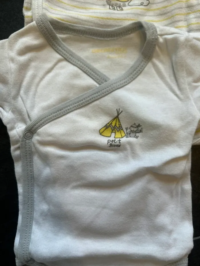 Lot 2 bodys - photo numéro 2