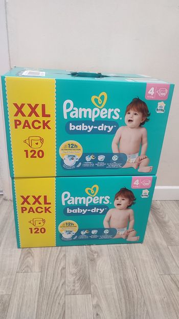 Couche Pampers  taille 4