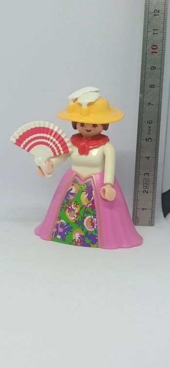 Femme princesse chapeau jaune à plumes avec éventail playmobil
