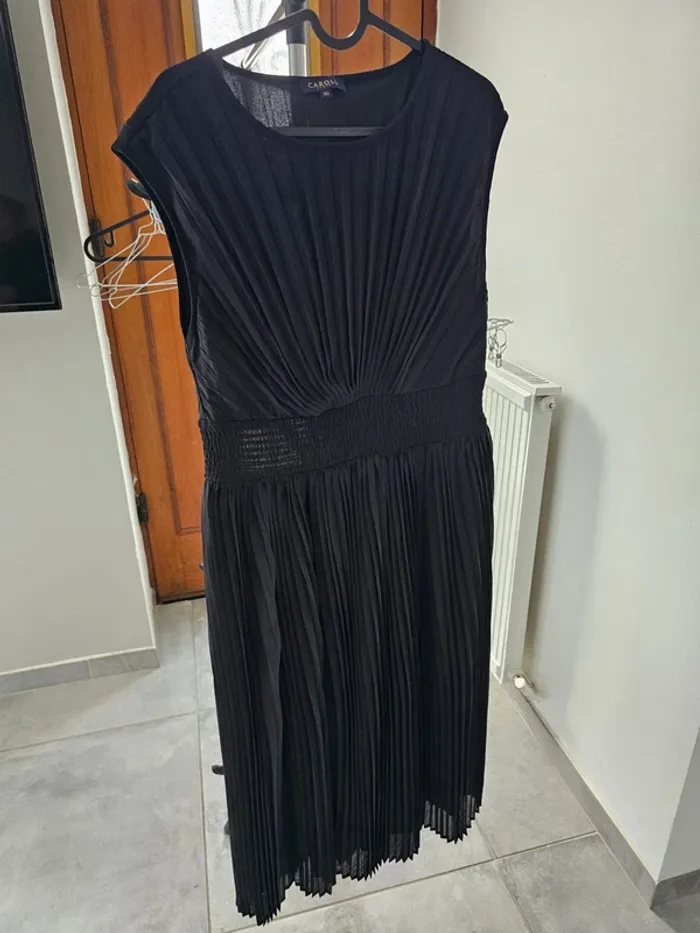 Robe noir femme t 40 Carroll ( élégant ,chic ) comme neuve - photo numéro 2
