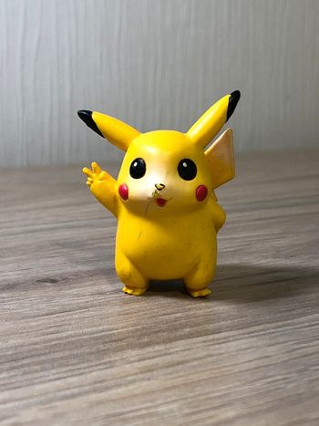 Petite figurine pikachu Pokémon Nintendo vintage