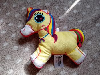 Peluche plate licorne jaune