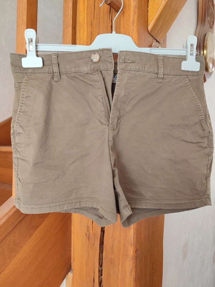 Short kaki