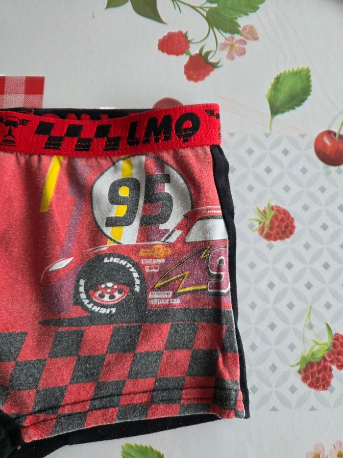 LOTS DE 2 BOXERS DISNEY PIXAR THE CARS ROUGE/,BLANC TAILLE 6/8 ANS - photo numéro 3