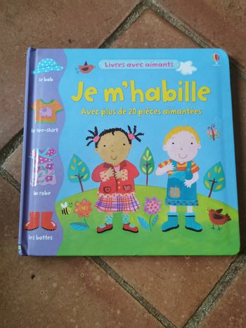 Livre avec aimants Je m'habille