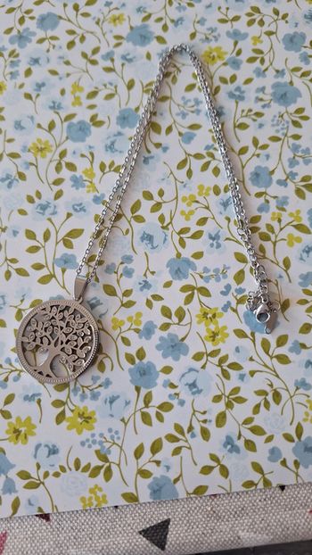 Collier en acier avec pendentif arbre de vie