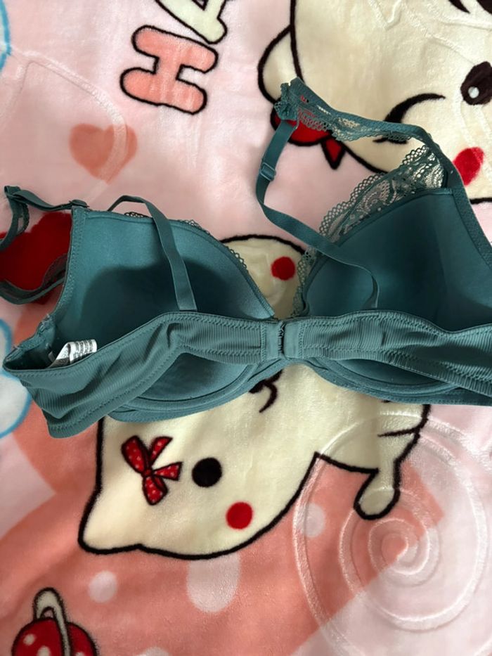 Soutien gorge vert - photo numéro 6