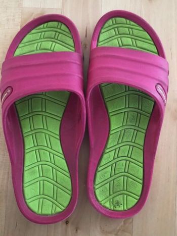 Claquette rose et vert