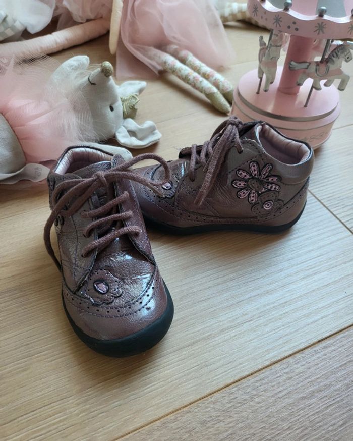 Chaussures petite fille violettes taille 22 - photo numéro 2