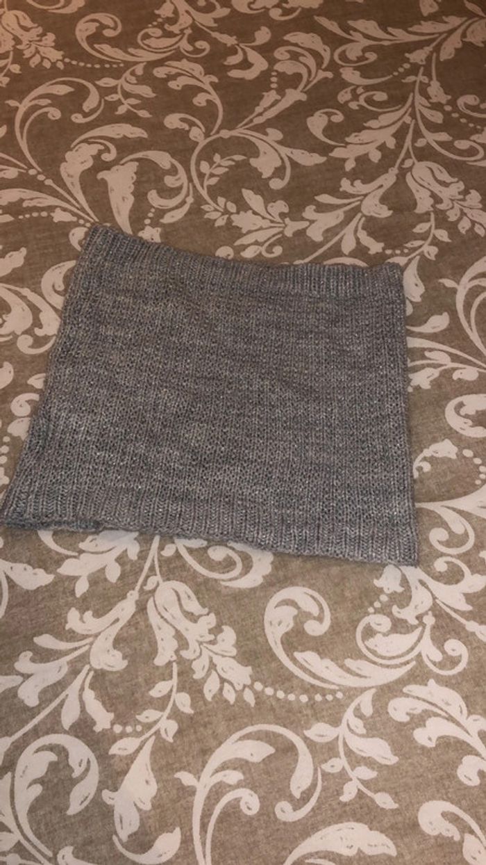 Snood gris à paillettes