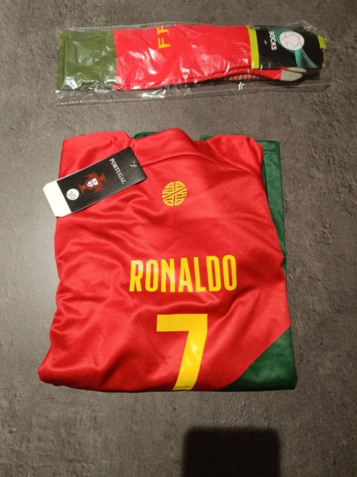 Tenue football Christiano Ronaldo Portugal t.30 - photo numéro 4
