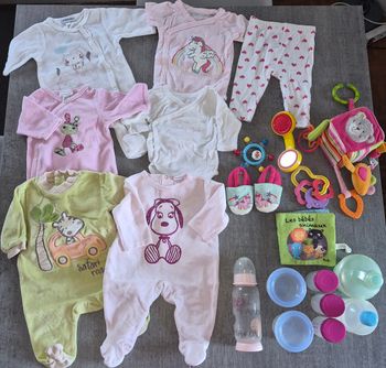 Lot pour bébé vetement, jouet, accessoire