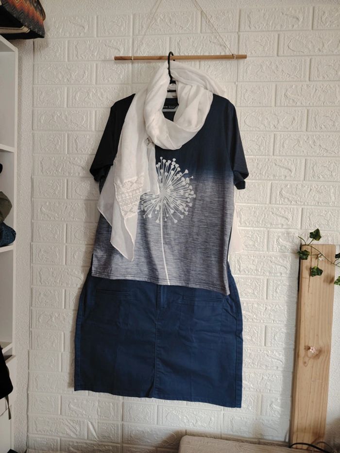 Ensemble jupe et tee-shirt bleu - photo numéro 2