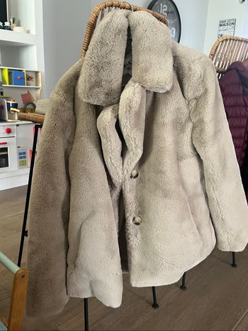 Manteau fausse fourrure Na-kd