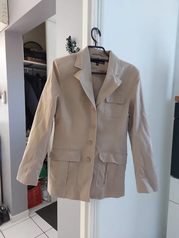 Veste hennes