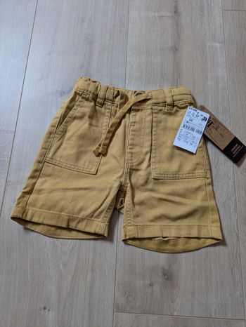 Short moutarde neuf