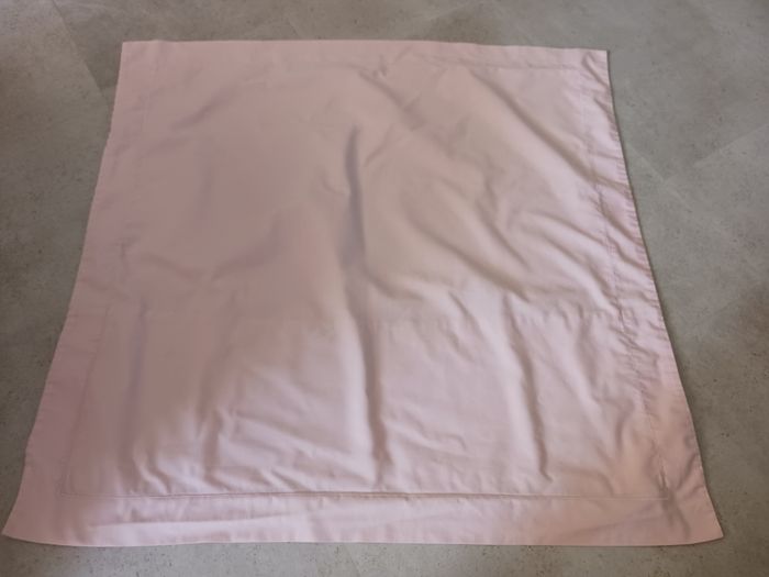 Taie d'oreiller rose clair carrée 72 x 72 cm