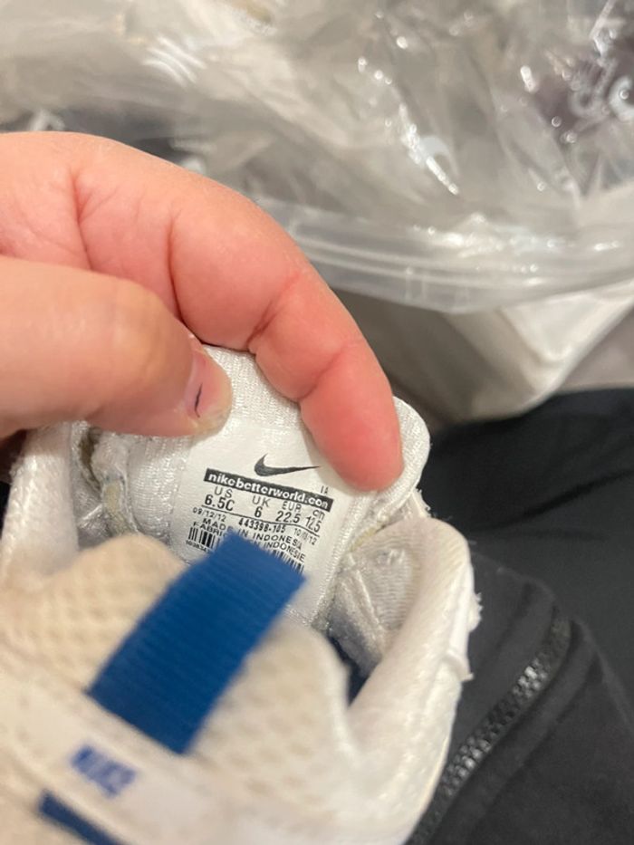 Baskets garçon Nike taille 22,5 - photo numéro 2