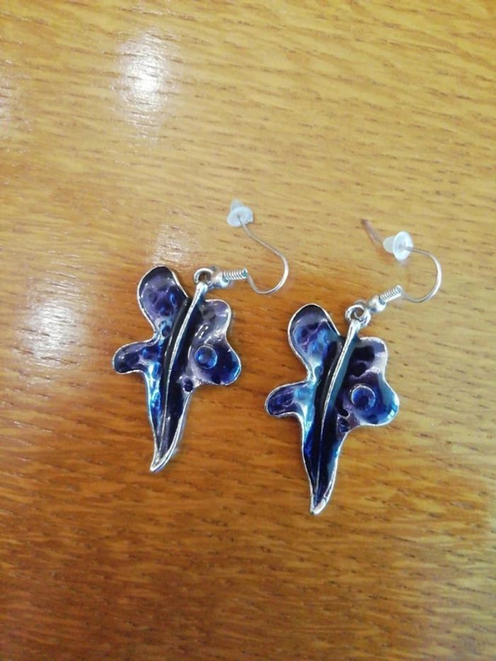 Boucles d'oreilles feuilles noires - photo numéro 4