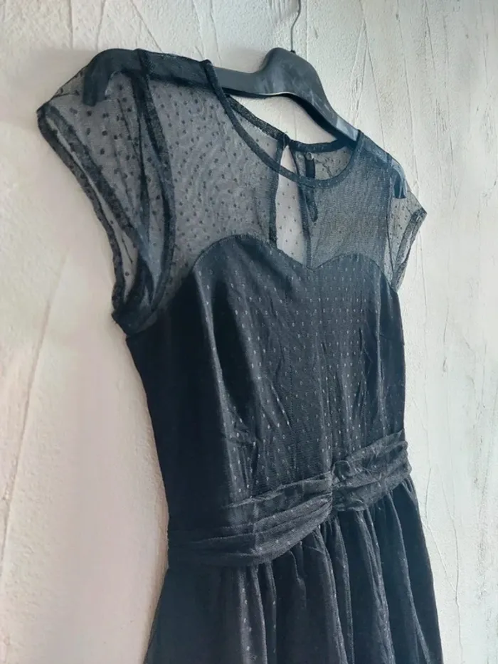 Robe noire élégante avec dentelle Taille M - photo numéro 5
