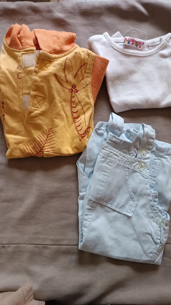 Salopette courte. Salopette longue. Tee shirt