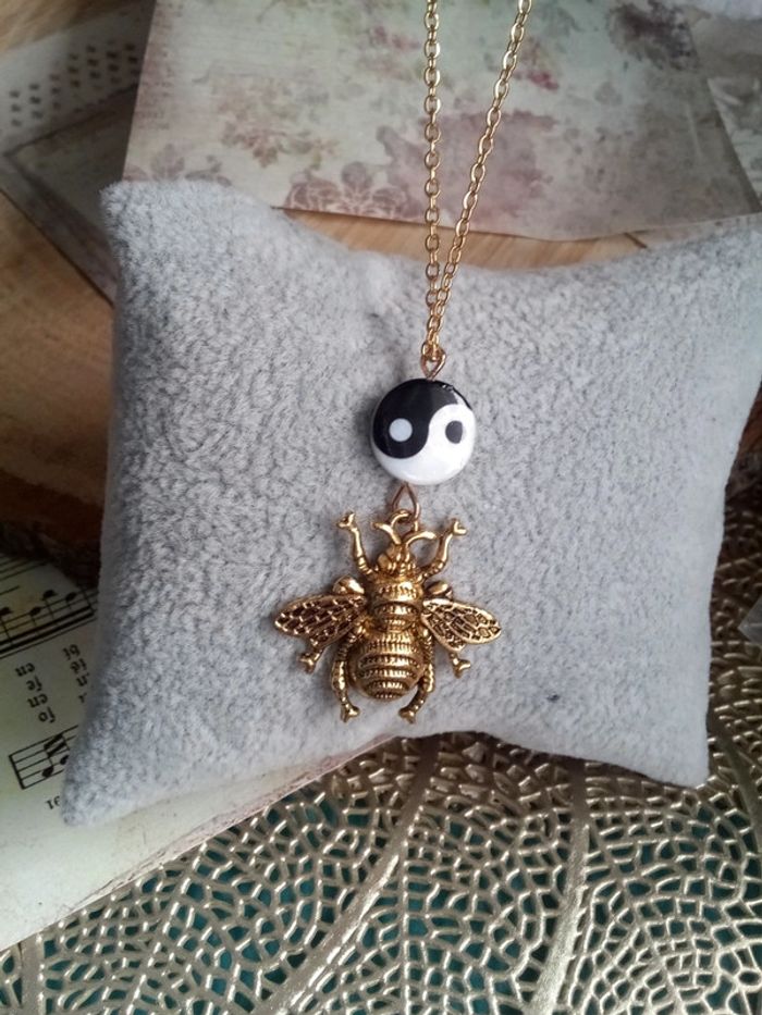 Collier yin yang abeille - photo numéro 2