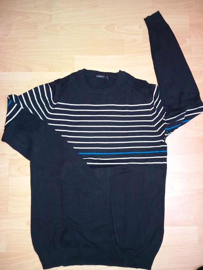Pull en coton noir à rayures Taille M état neuf