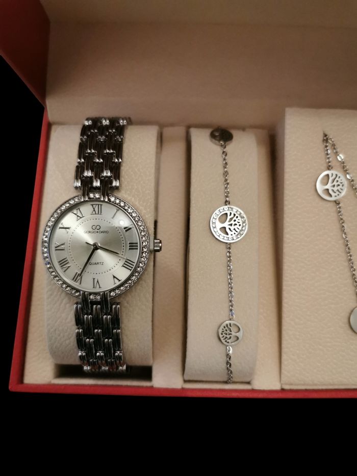 Coffret montre femme avec collier et bracelet en acier inoxydable tendance - photo numéro 2