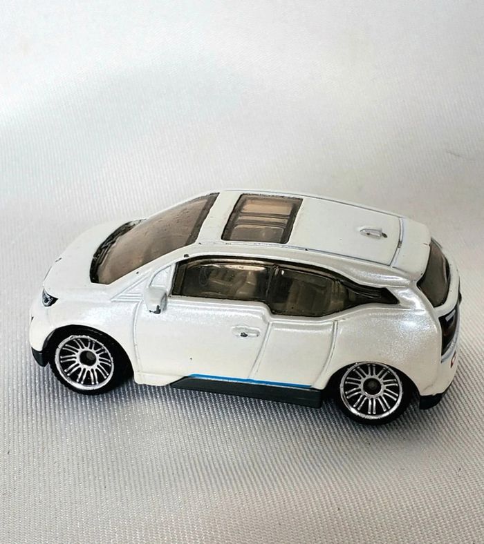 Voiture miniature Matchbox BMW i3 blanche - photo numéro 3