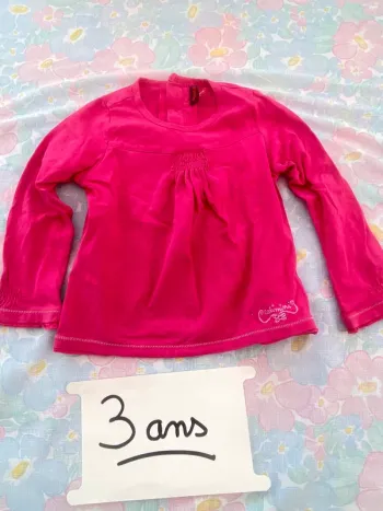 Très beau haut teeshirt manches longues 3 ans