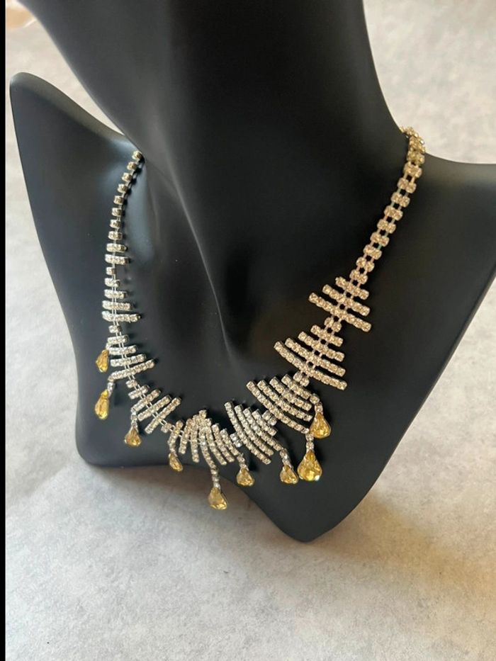 Collier avec des petits diamants blanc et jaunes. - photo numéro 2