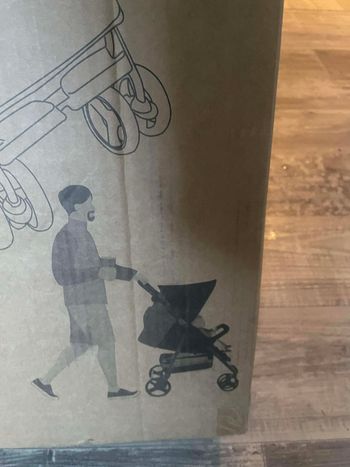 Poussette neuve dans son emballage d'origine 