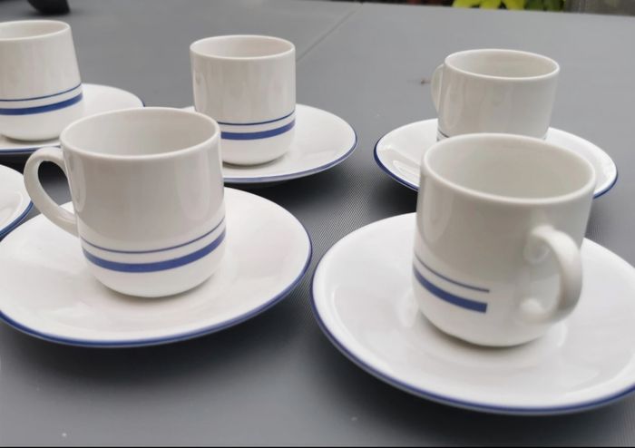 Lot de 8 tasses à expresso et 6 sous tasses - photo numéro 3
