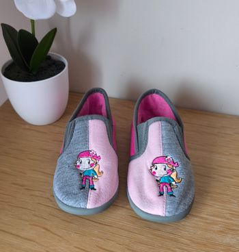 🌸 Chaussons fermés - Rose et gris - P29 🌸