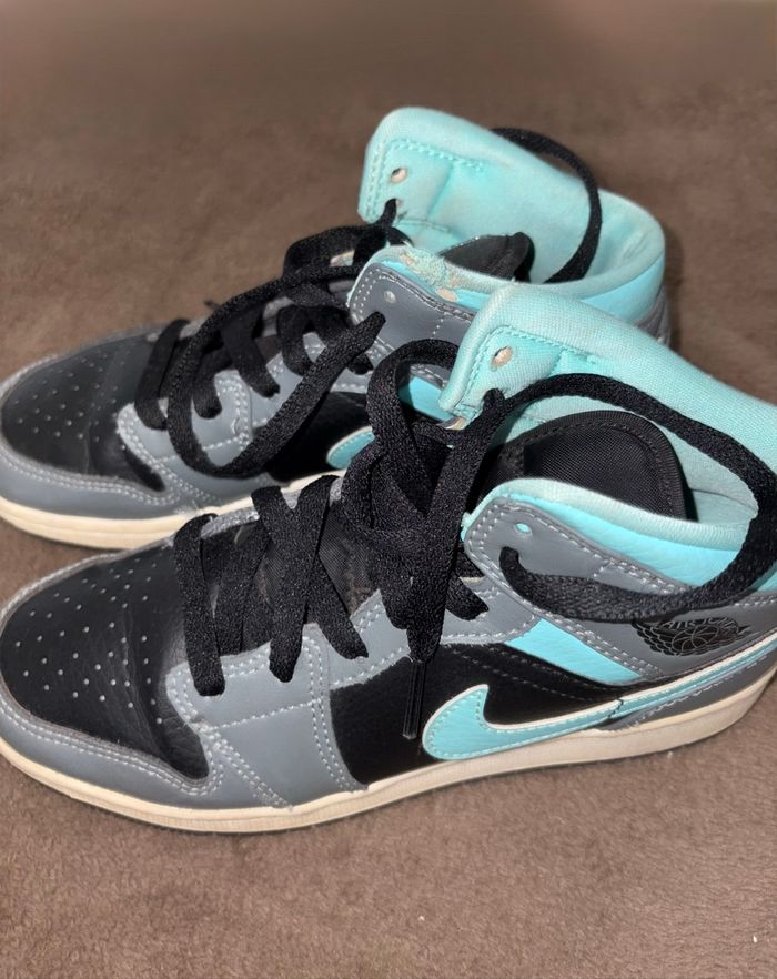 Baskets Nike Air Jordan grise et bleue taille 36,5. - photo numéro 2