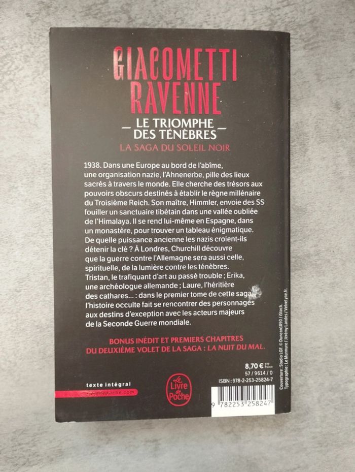 Livre Le triomphe des ténèbres - photo numéro 2