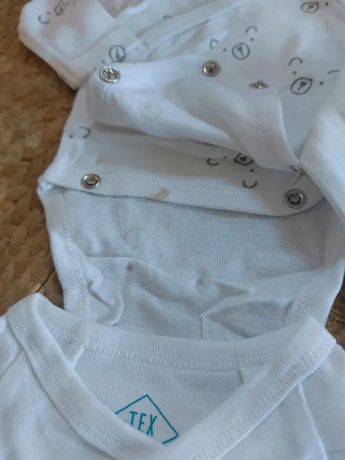 Lot bodies mixtes 0 mois - photo numéro 3