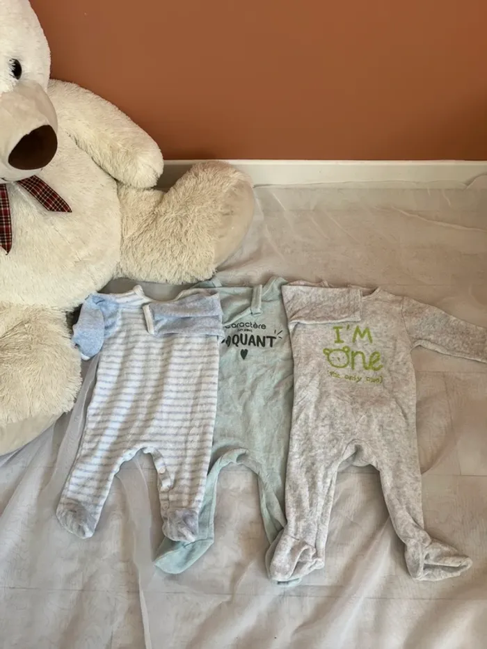 Lot 3 pyjamas taille 6 mois