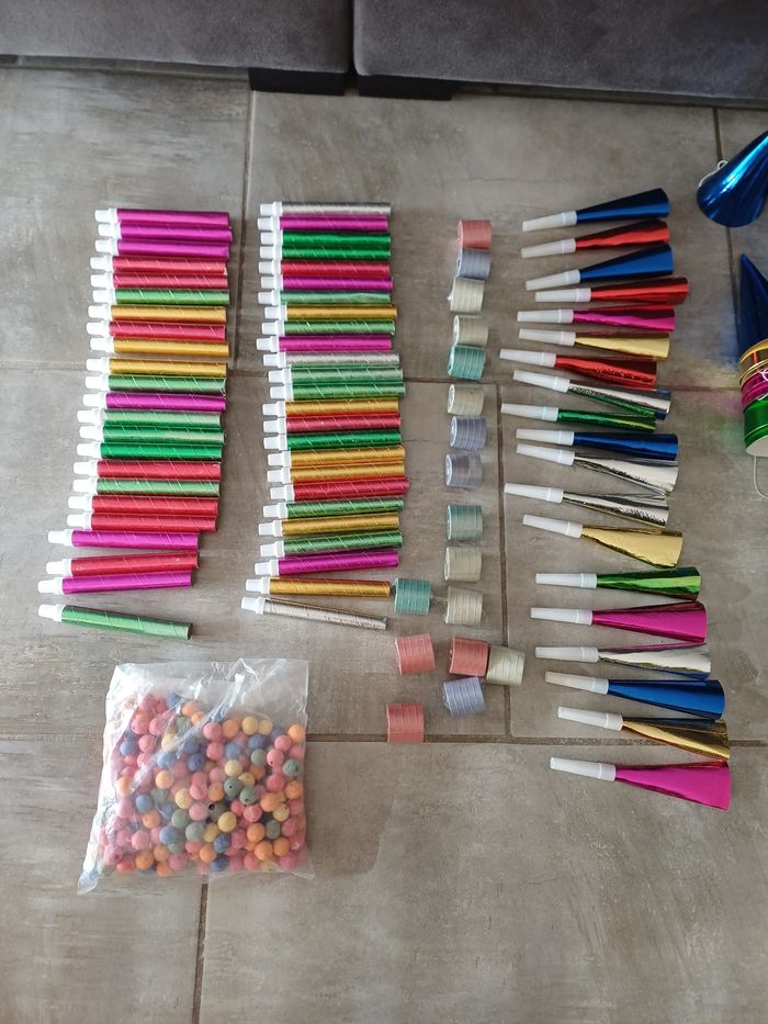 Lot d'accessoires pour faire la fête - photo numéro 2
