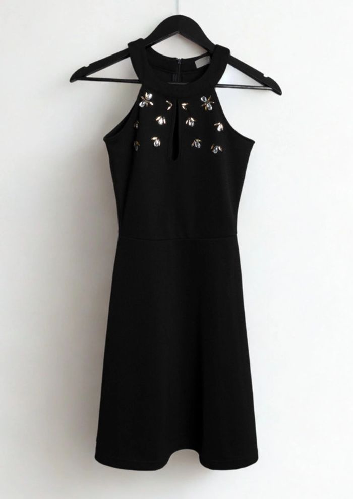 Robe noire coupe patineuse ornements strass • black dress adorned with rhinestones Size S