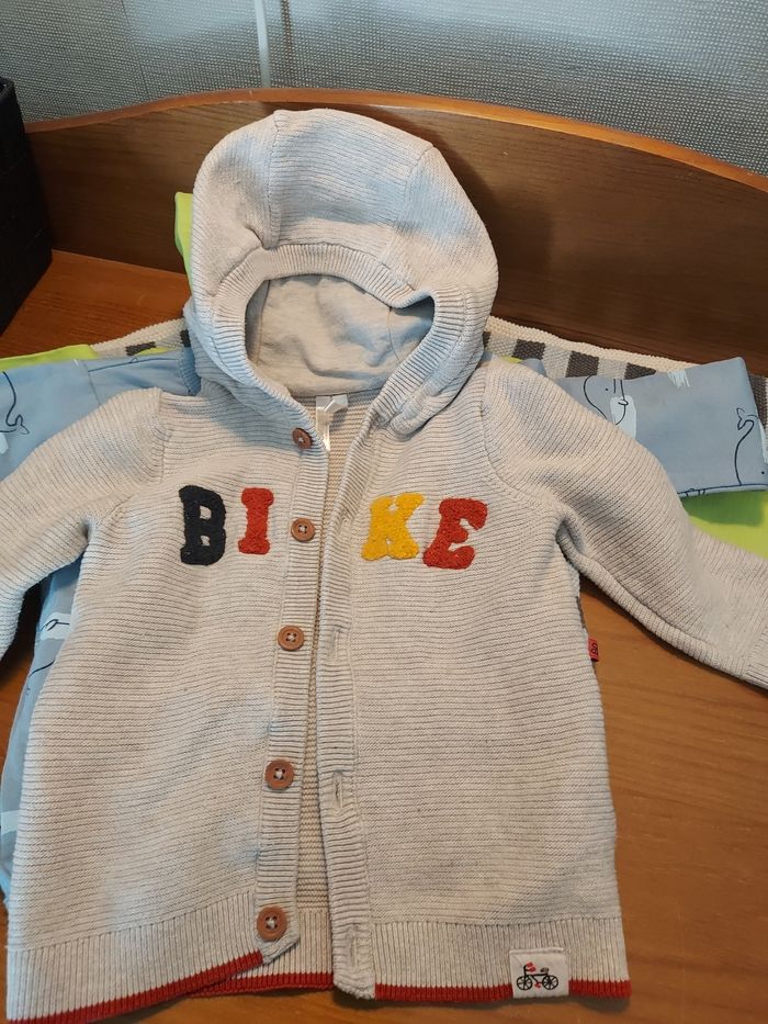 Lot de 4 pulls 1 gilet 1 veste taille 6 mois 68 - photo numéro 6