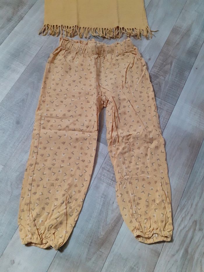 Pantalon sarouel et t-shirt fille moutarde 4 ans - photo numéro 2