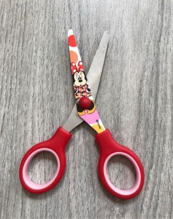paire de ciseaux enfant avec minnie fonctionnels bouts ronds peu utilisée